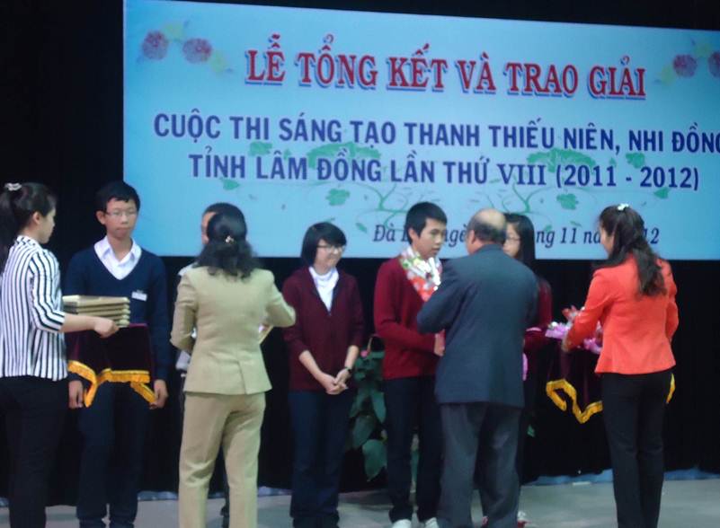 Description: http://chuyenthanglongdalat.edu.vn/images/stories/imageTL/2012/11/28/TK_st_files/image006.jpg