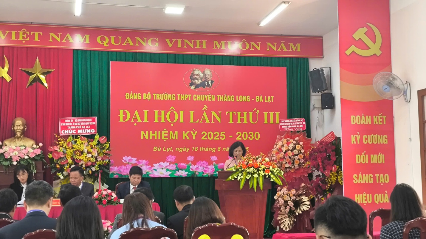 C:\Users\ADMIN\Desktop\HÌNH ĐẠI HỘI\z6717170727269_f3db04625cc0c486f2529469ae331283.jpg