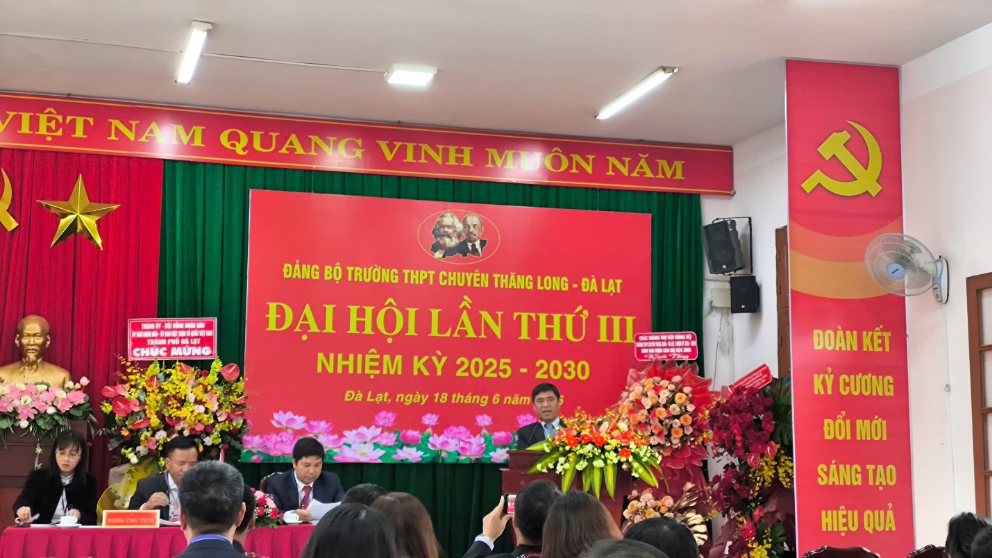 C:\Users\ADMIN\Desktop\HÌNH ĐẠI HỘI\z6717170797206_7ded0646a17866a0bba6485d3d1cbeed.jpg