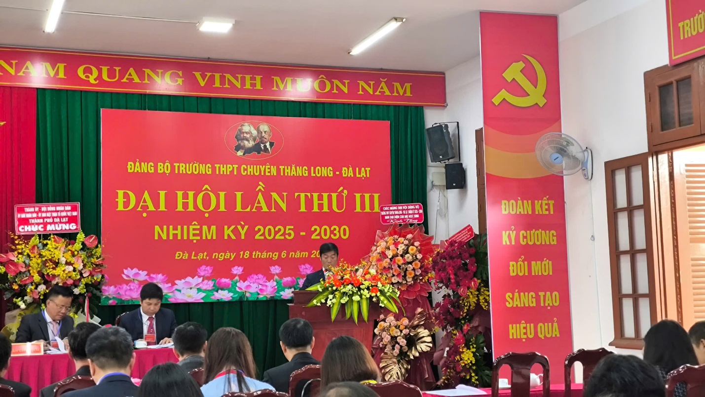 C:\Users\ADMIN\Desktop\HÌNH ĐẠI HỘI\z6717170870940_afa49fbf738274da4c0358ca77d98f19.jpg