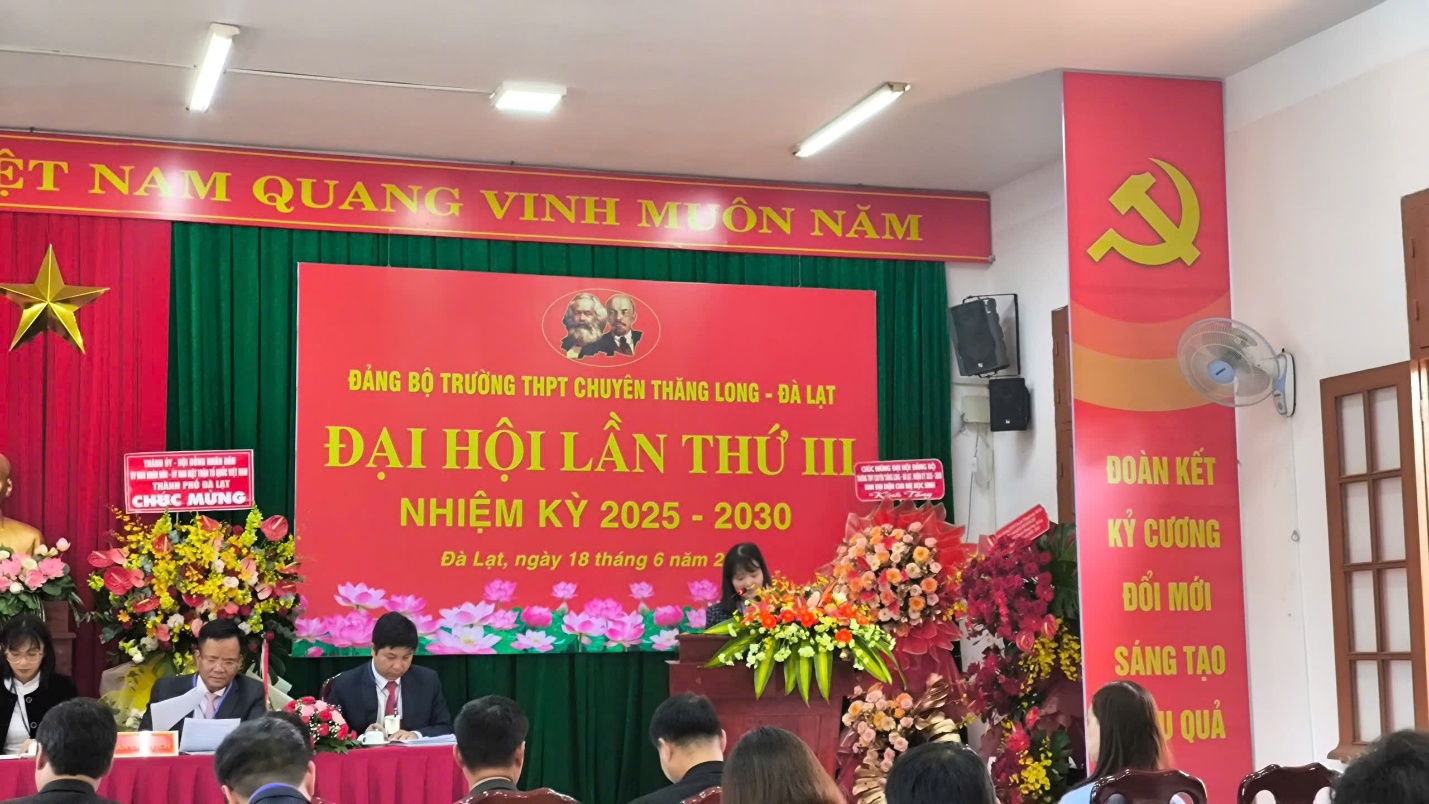 C:\Users\ADMIN\Desktop\HÌNH ĐẠI HỘI\z6717170887284_d5c9c7c553f95df86fca80ead91dbb27.jpg