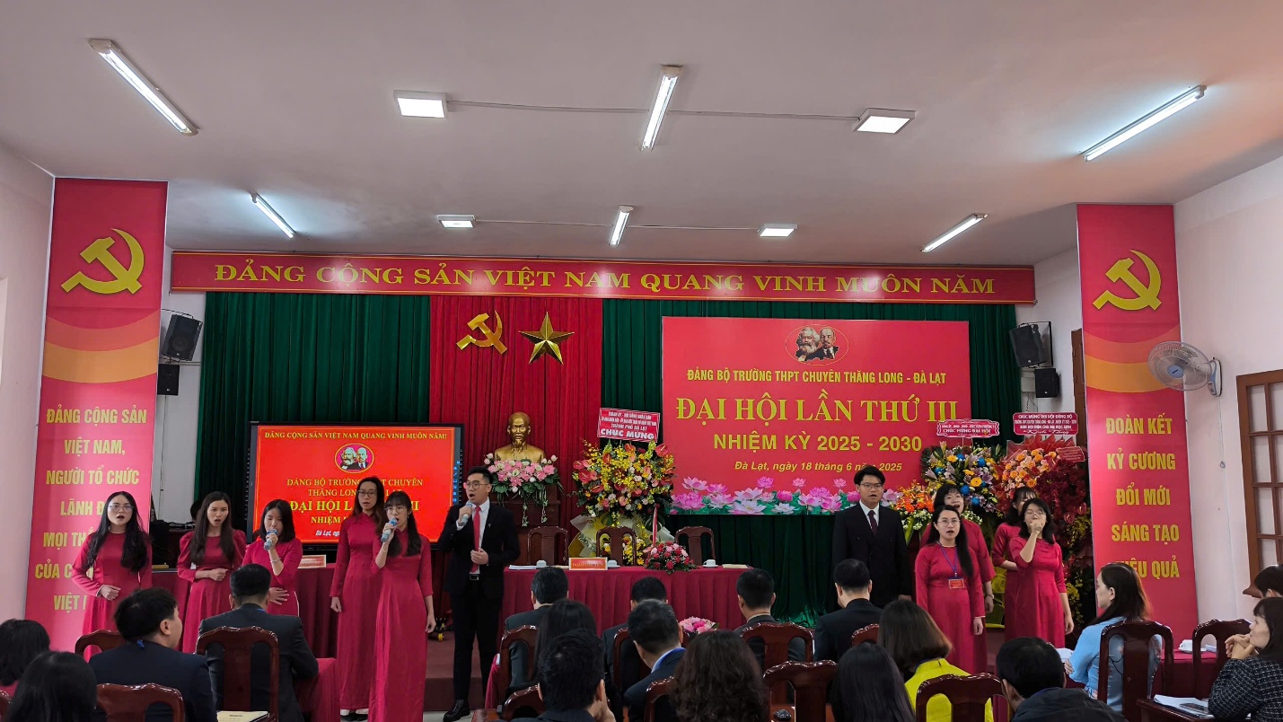 C:\Users\ADMIN\Desktop\HÌNH ĐẠI HỘI\z6717171204493_5b235381f901a1476c518d7321bd3a61.jpg
